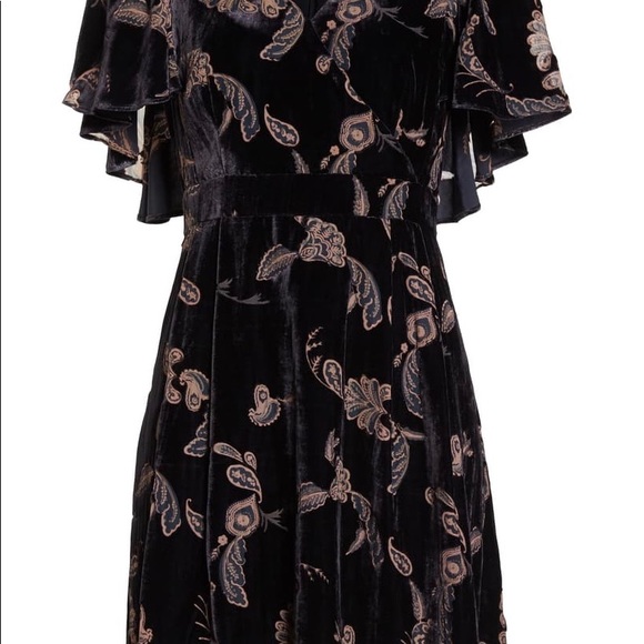 NWT Eliza J Velvet Cape Sleeve Dress Size 6 - Picture 6 of 6